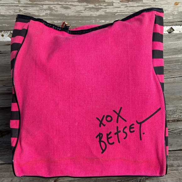 Betsey Johnson Betseyville "It's Raining Get Wet" Tote Bag Purse - Picture 5 of 10